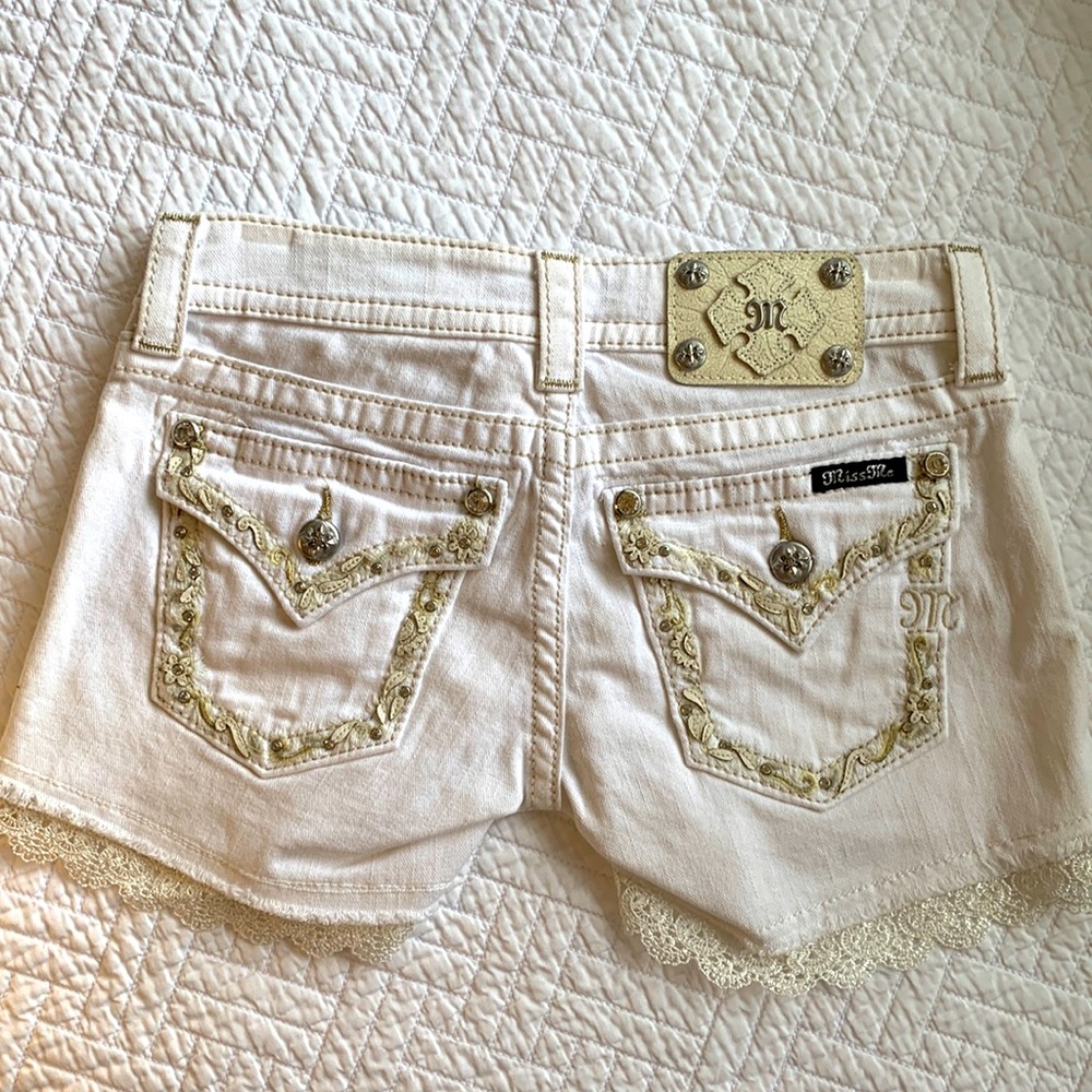 White Miss Me shorts - Size 25